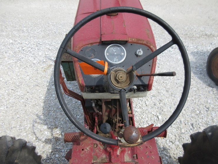 ih-farmall-504-tractor-image-8