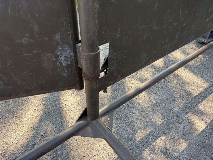 bz-welding-portable-cattle-tub/alley,-adjustable-width-alley,-slide-gates-on-both-ends-of-alley,-tub-image-23