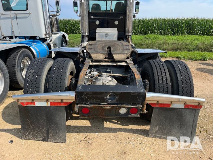 2008-peterbilt-384-image-36