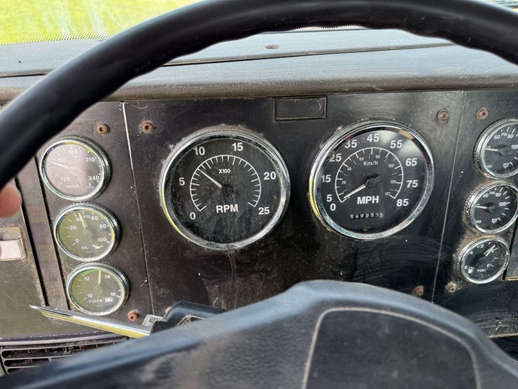 2000-international-9100-image-28