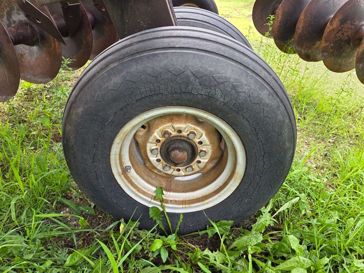 ih-490-disk,-20’,-hydraulic-fold-wings,-9.5-14-tires,-disk-scrapers,-sn:-033395-image-10