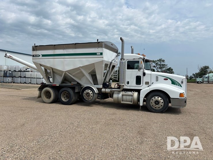 2005-peterbilt-385-image-2