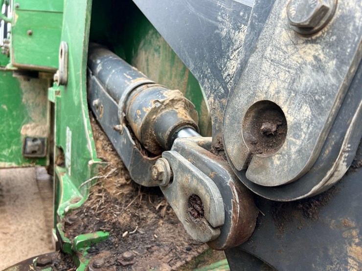 2019-deere-843l-image-23