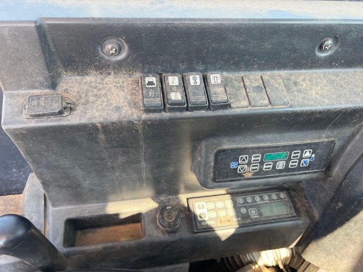 takeuchi-tb2150-image-38