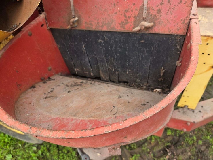 new-holland-355-image-11