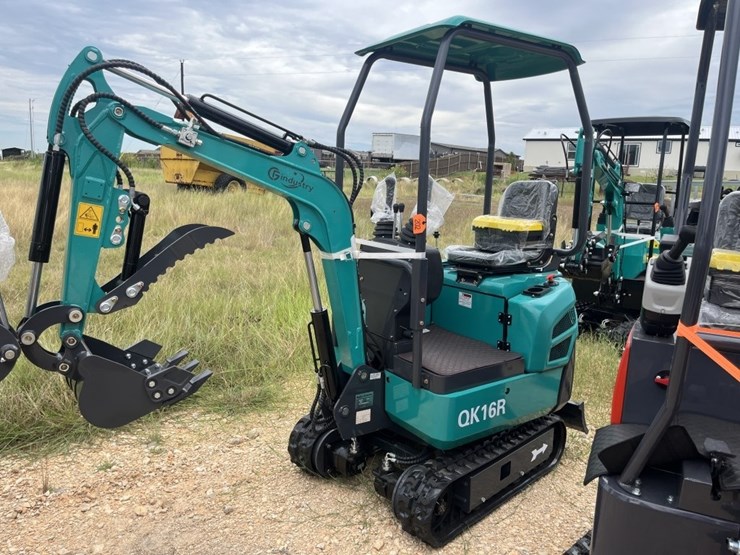 cfg-qk16r-mini-excavator-image-5