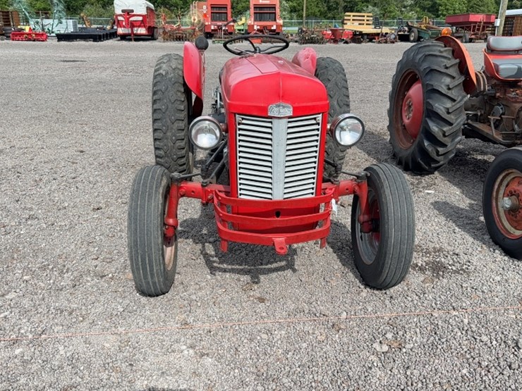 #3052-•-massey-ferguson-35-tractor-image-2