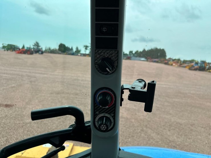 2017-new-holland-t5.110-image-60