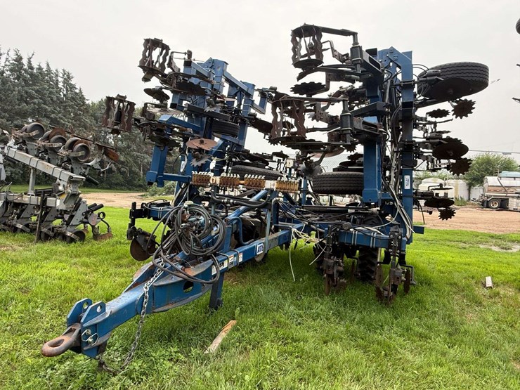 blu-jet-strip-till-machine,-set-up-for-liquid-fertilizer-and-anhydrous,-24-row-30”,-(60’-wide),-320/-image-1