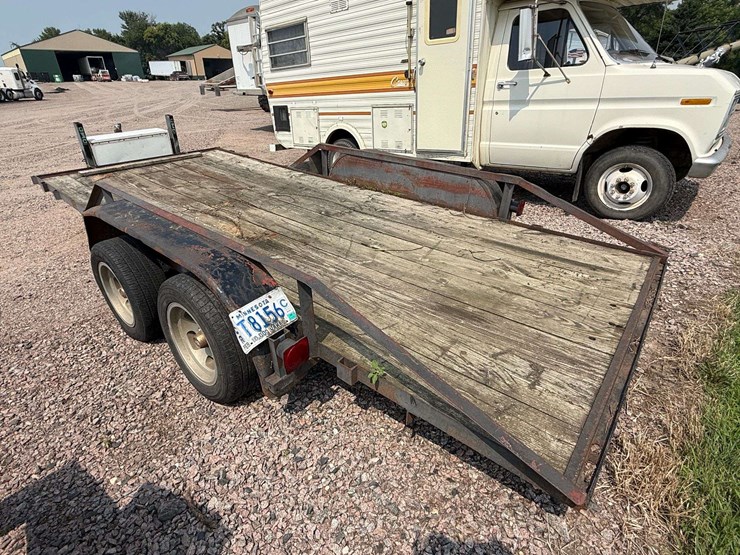 smaller-flatbed-trailer,-76”-x-16’-long,-tandem-axle,-toolbox-in-front,-215/60r15-tires,-*has-title-image-9