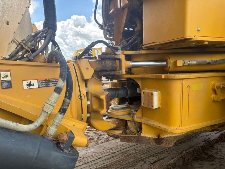 2021-deere-410e-image-21
