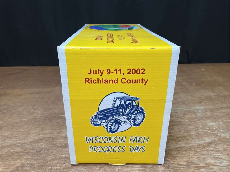 1/16-case-ih-mx110-2002-wisconsin-nib-ertl-image-14