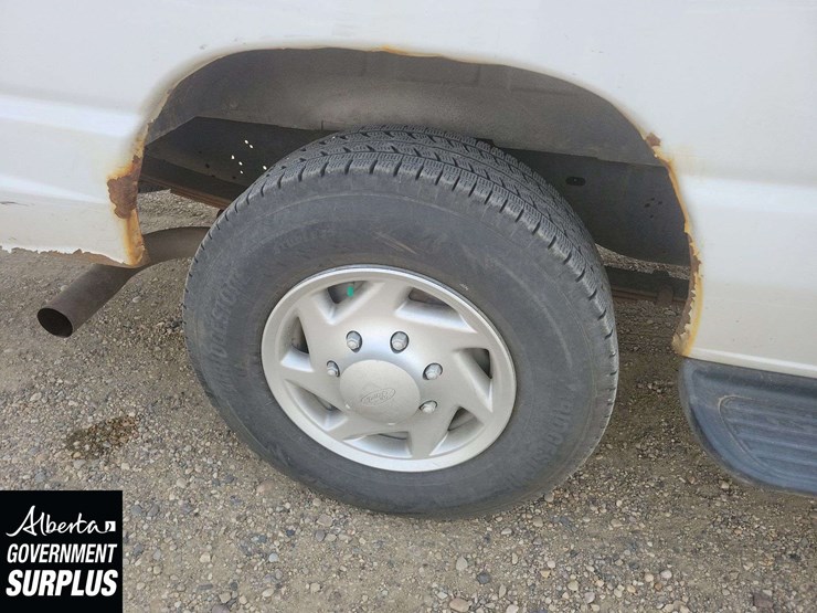 2013-ford-cargo-image-11
