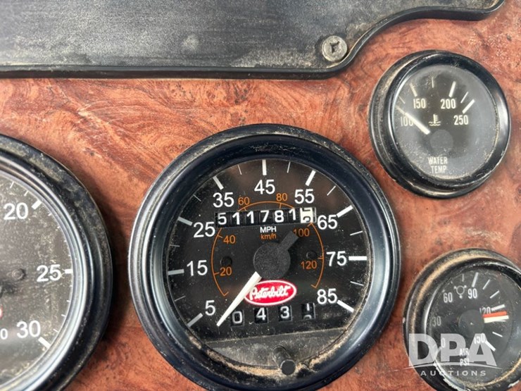 2005-peterbilt-385-image-80
