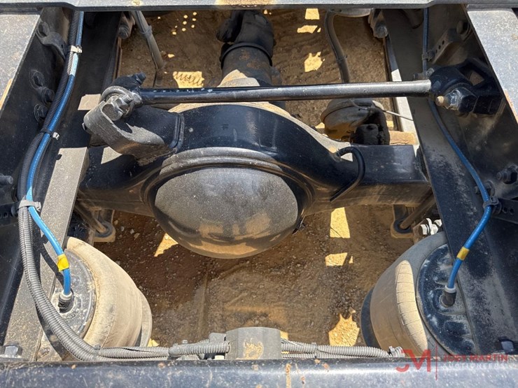 2020-freightliner-day-cab-truck-tractor-image-11