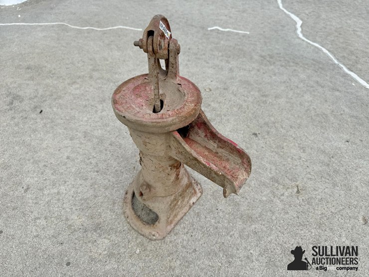 red-jacket-cistern-pump-image-3
