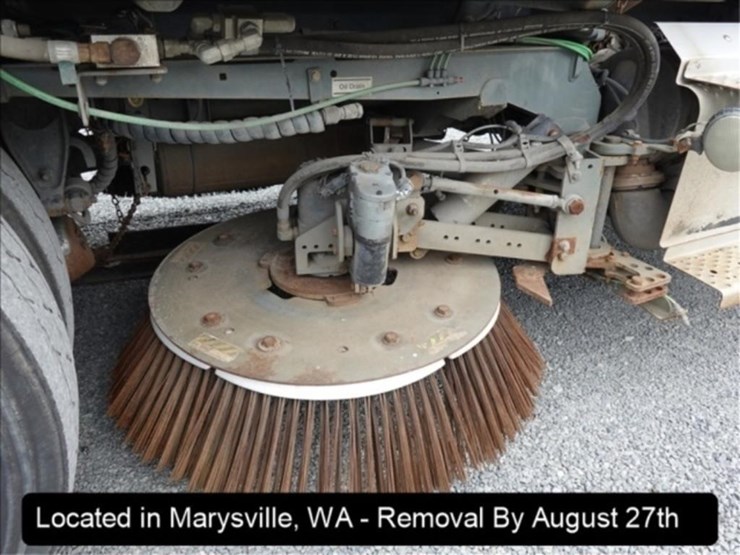 2015-elgin-broom-bear-image-10