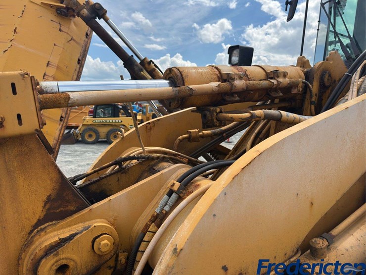 caterpillar-938h-image-15