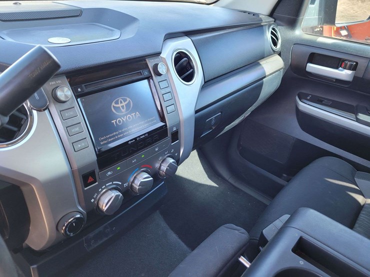 2019-toyota-tundra-sr5-image-10