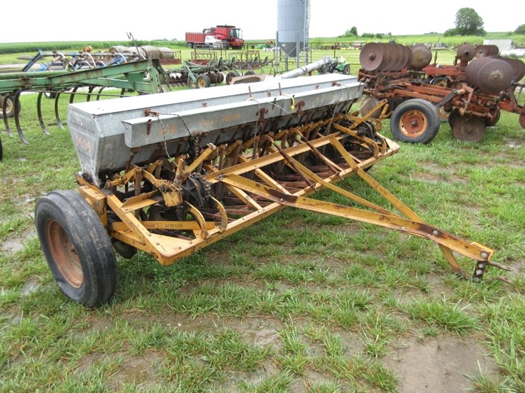 m-&-m-grain-drill-image-1