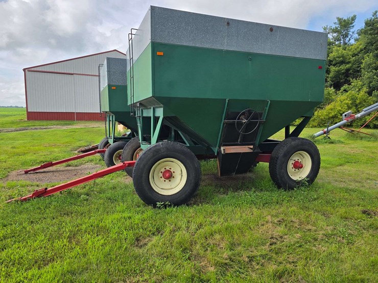 dakon-gravity-box-on-dakon-model-1212-running-gear,-extendable-hitch,-10.00-20-tires-on-8-bolt-rims,-image-1