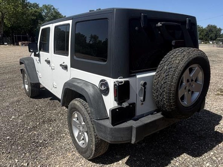 2012-jeep-wrangler-image-4