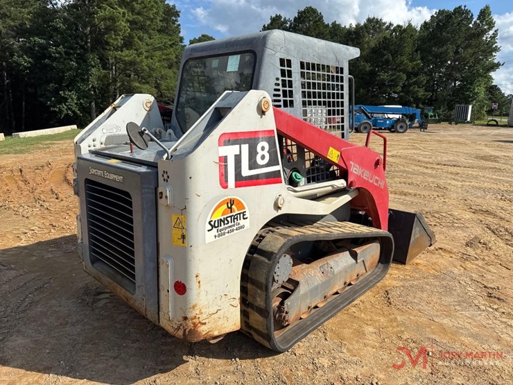 2020-takeuchi-tl8-image-2