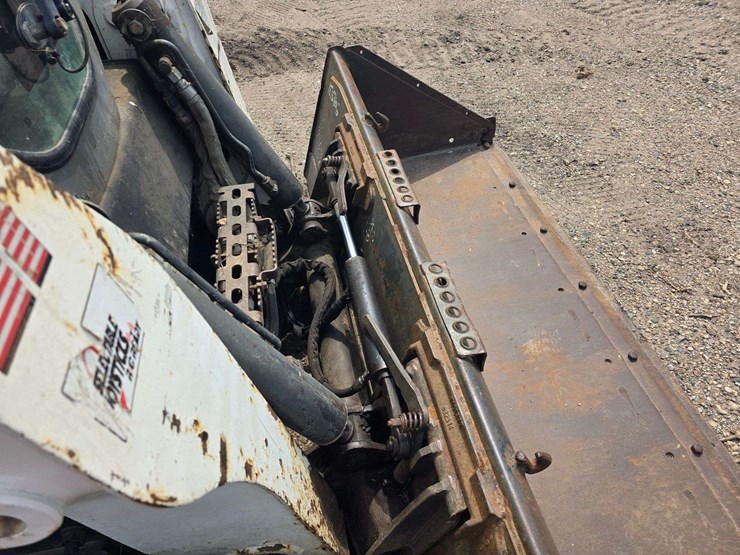 2013-bobcat-t750-image-30