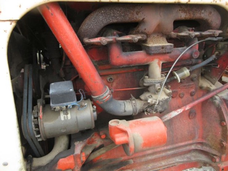 case-830-tractor-image-3