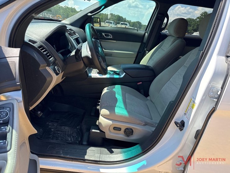 2014-ford-explorer-image-18