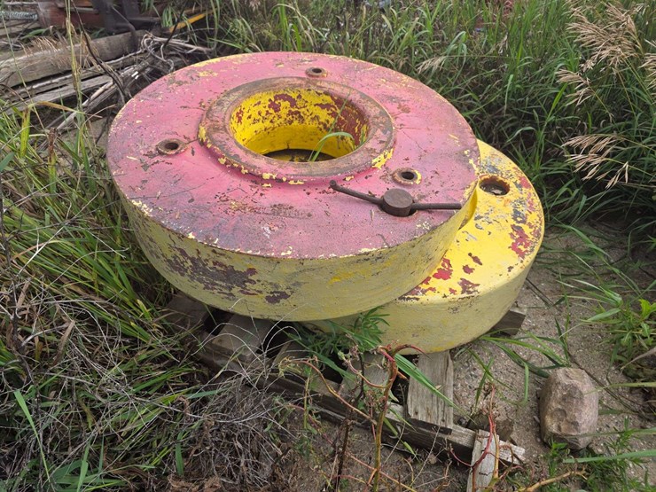(2)-pair-of-wheel-weights,-believed-to-have-come-off-a-oliver-tractor,-but-unsure-image-5