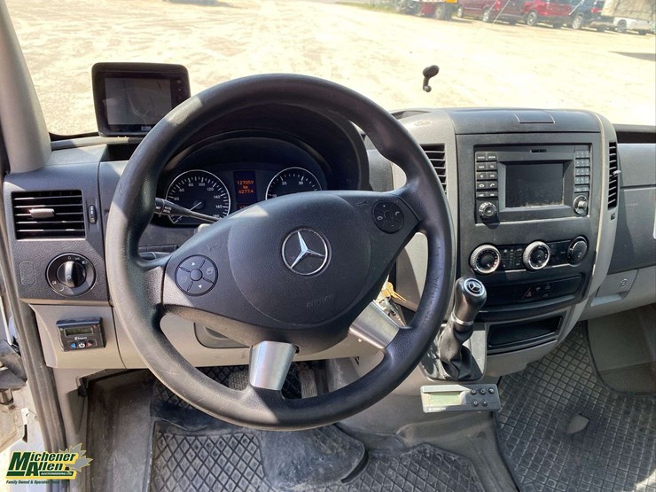 2016-mercedes-benz-sprinter-2500-image-30