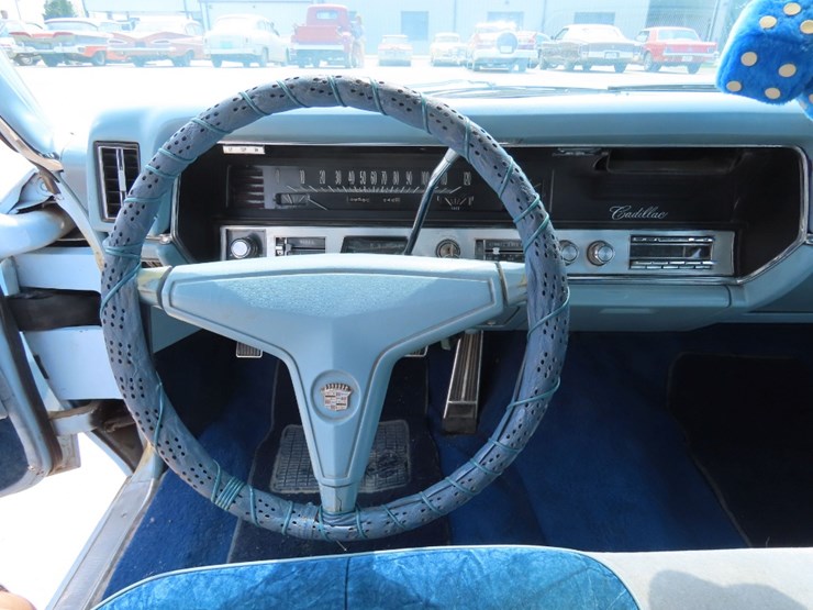 1967-cadillac-deville-convertible-image-12