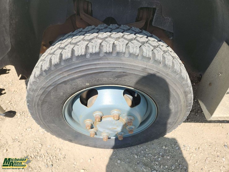 2013-chevrolet-silverado-3500hd-image-34