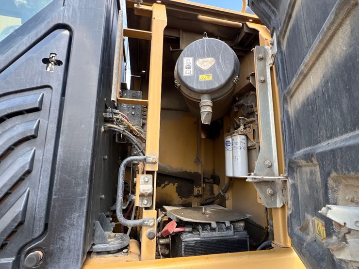 2015-caterpillar-336fl-image-30
