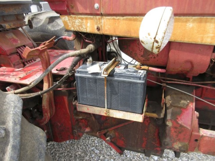 ih-farmall-706-tractor-image-6
