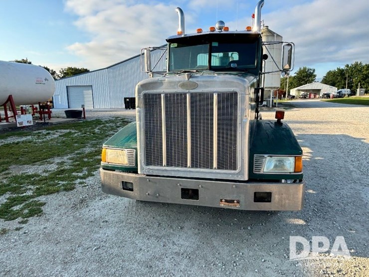 1993-peterbilt-377-image-16