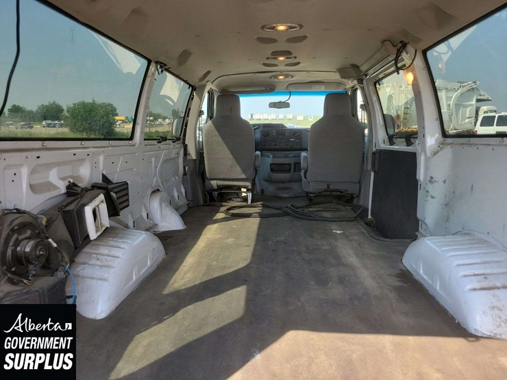 2014-ford-cargo-image-25