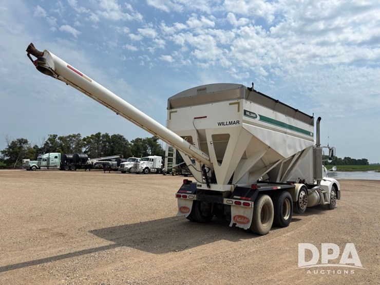 2005-peterbilt-385-image-8