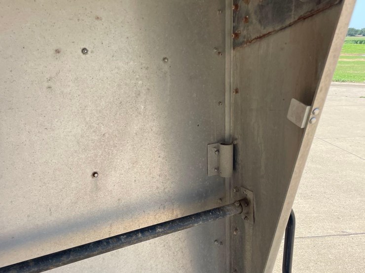 2014-wilson-livestock-trailer-image-39