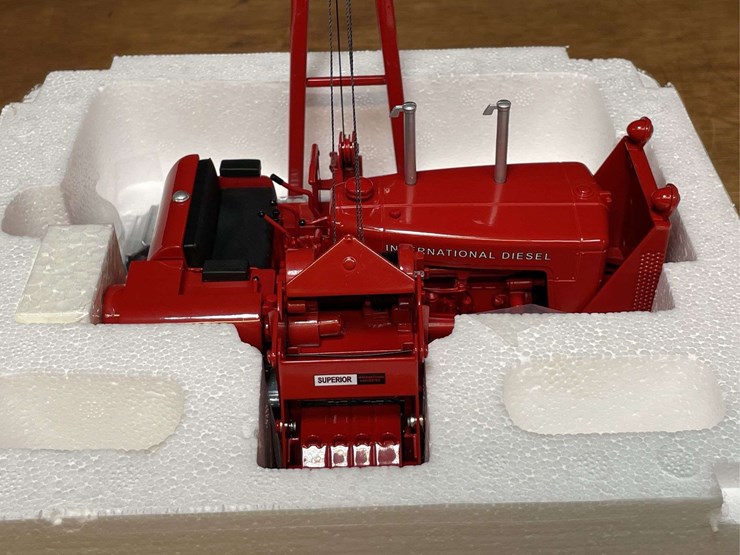 1/25-ih-td24-crawler-w/superier-pipe-layer-nib-sc-image-8