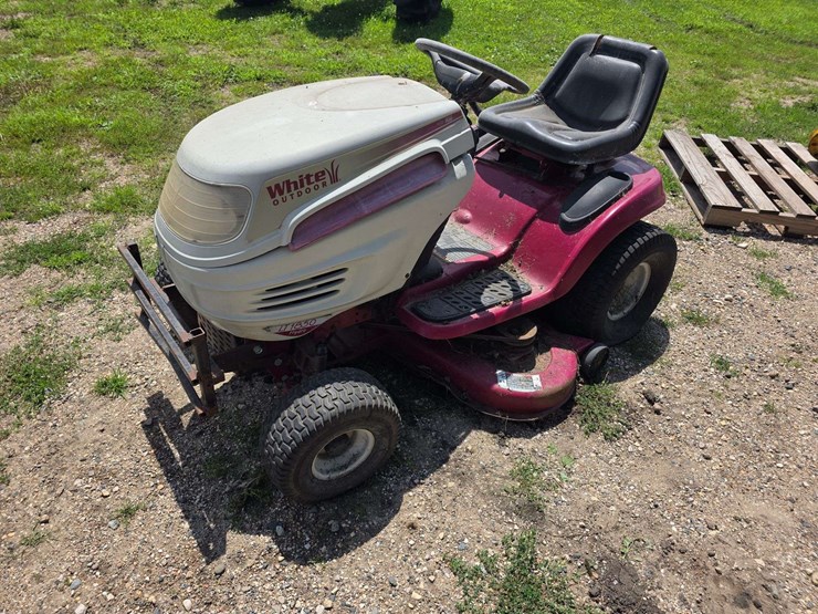 white-lt1850-hydrostatic-lawn-mower-for-parts,-18hp-briggs-and-stratton-engine,-untested,-selling-fo-image-1