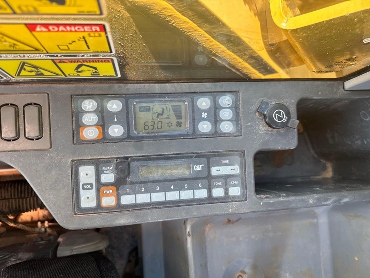 2015-caterpillar-336fl-image-42