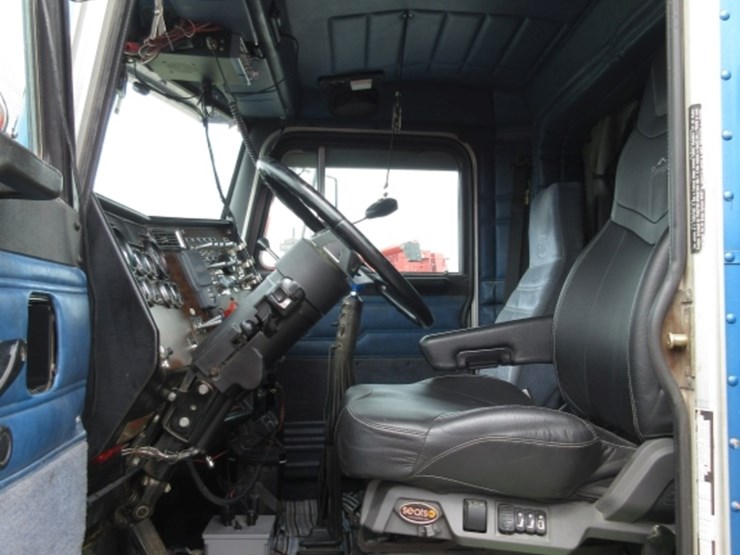 1994-peterbilt-379-image-15