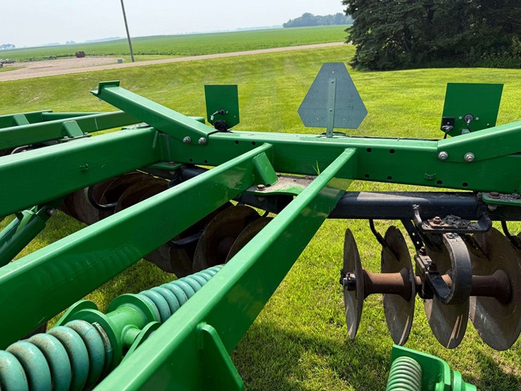 2013-john-deere-2623-image-23
