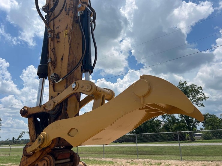 2022-caterpillar-335-image-22