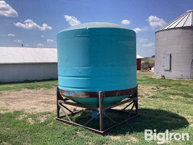 2,300-gallon-poly-tank-w/stand-image-6