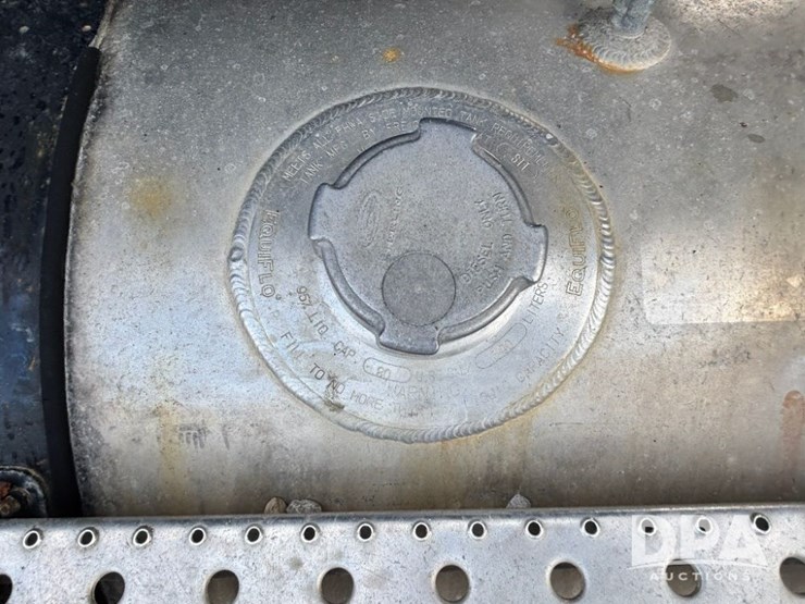 2005-caterpillar-10-image-28