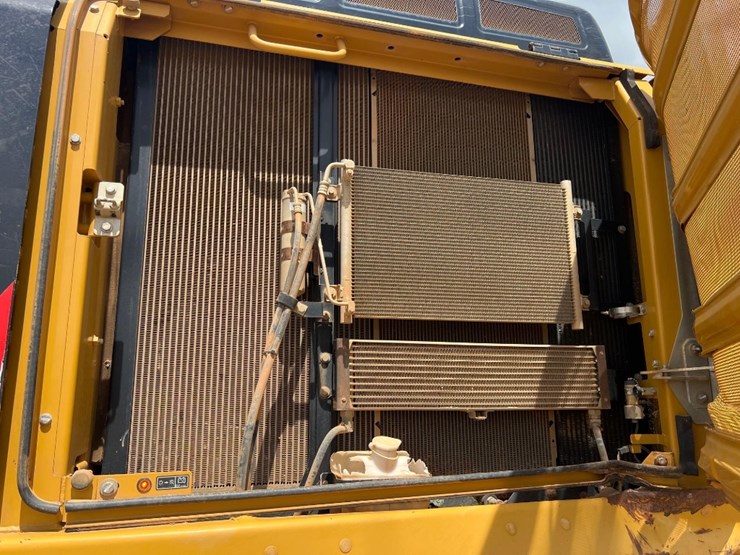 2016-caterpillar-336fl-image-30