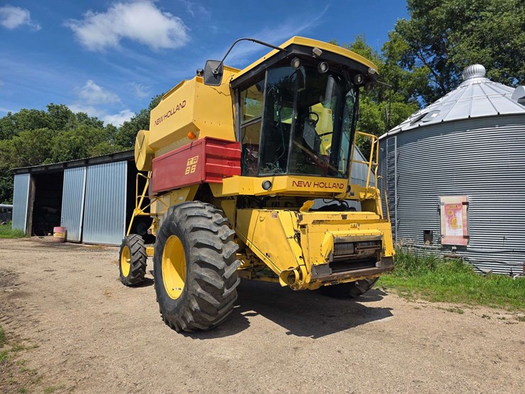 1988-new-holland-tr86-image-7